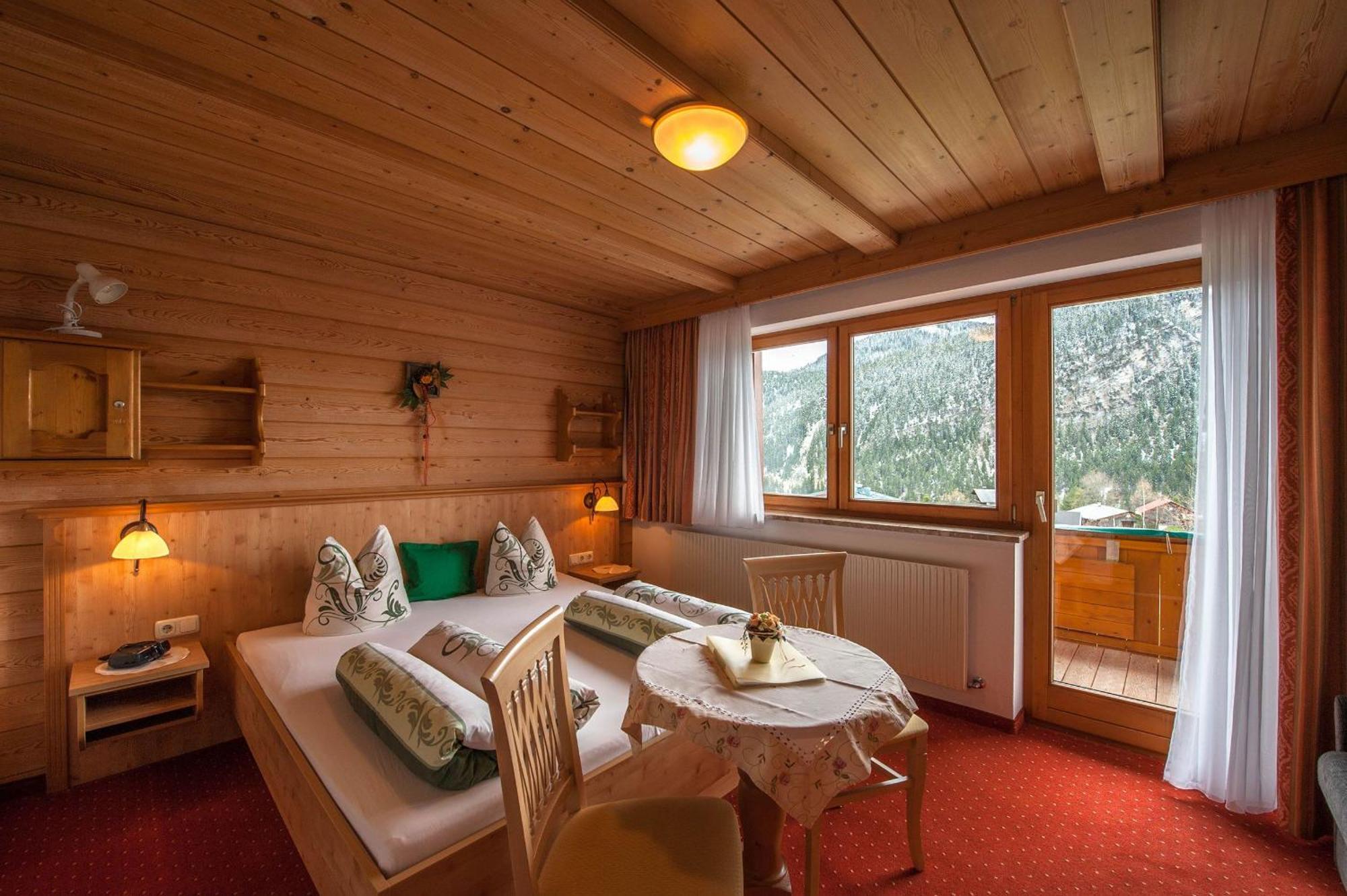Gaestehaus Alpenblick Berwang Bagian luar foto