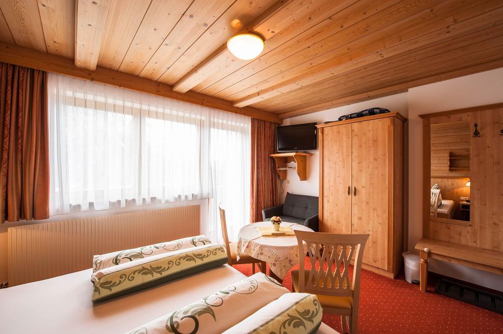 Gaestehaus Alpenblick Berwang Bagian luar foto