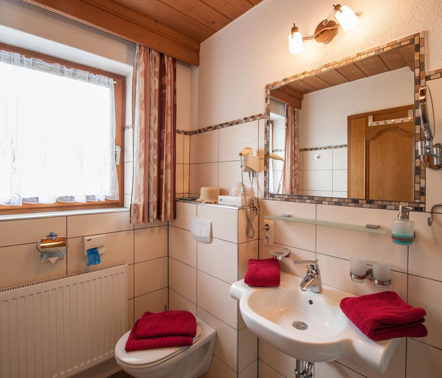 Gaestehaus Alpenblick Berwang Bagian luar foto