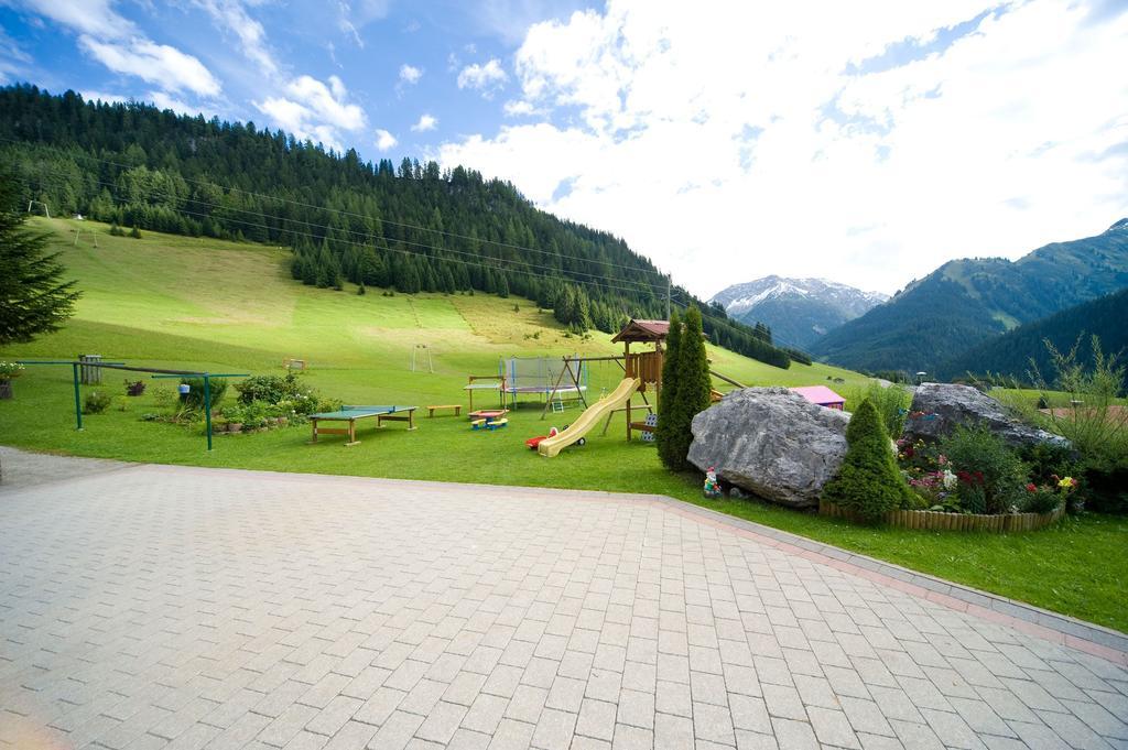 Gaestehaus Alpenblick Berwang Bagian luar foto