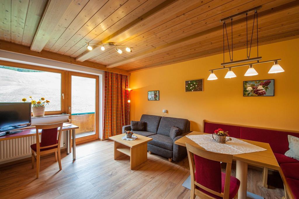 Gaestehaus Alpenblick Berwang Bagian luar foto