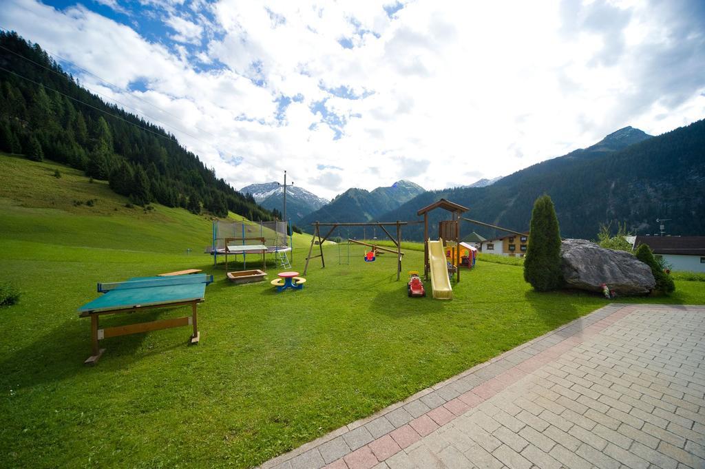 Gaestehaus Alpenblick Berwang Bagian luar foto