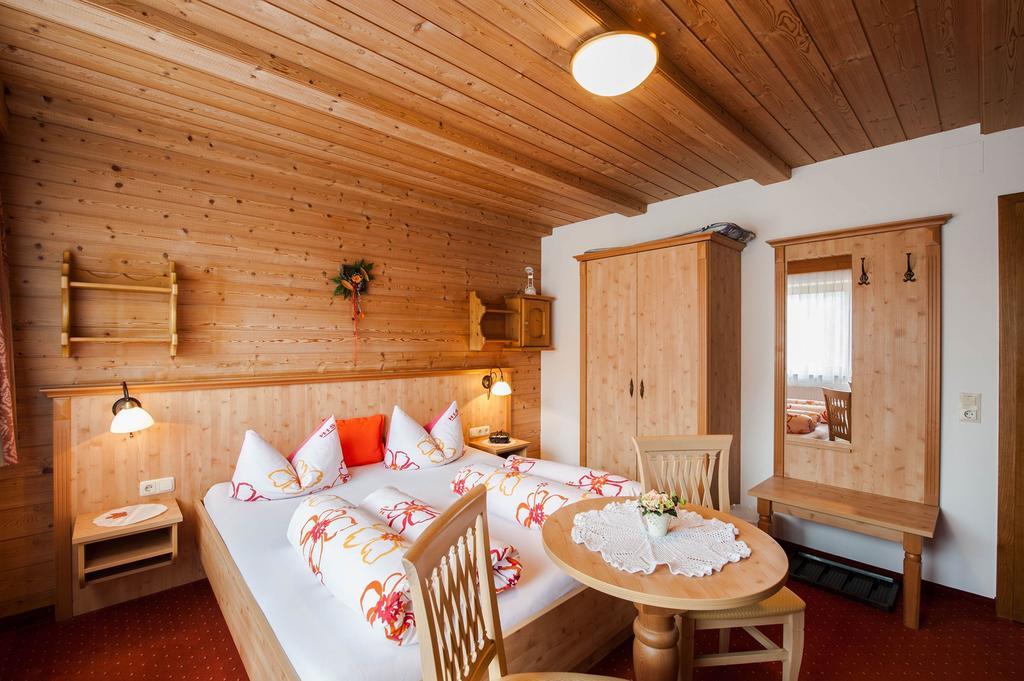 Gaestehaus Alpenblick Berwang Bagian luar foto