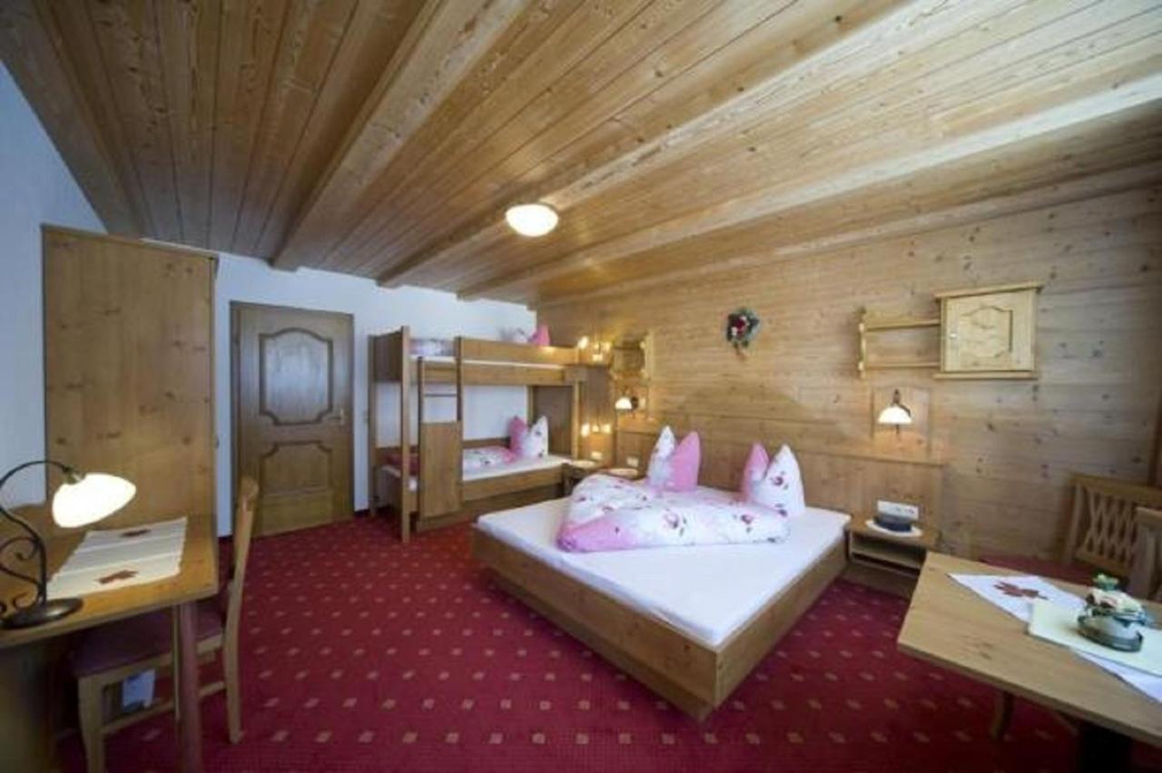 Gaestehaus Alpenblick Berwang Bagian luar foto